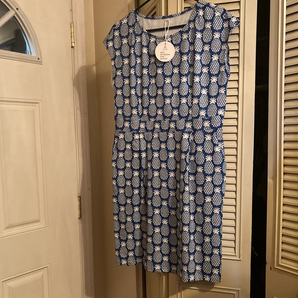 NWT Anrabess Blue and White sleeveless Pineapple Print Dress women’s size large.